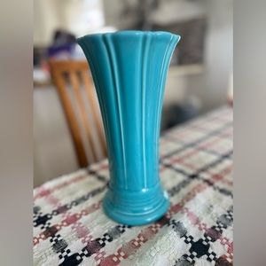 VINTAGE FIESTA WARE 9-1/2" TURQUOISE FLUTED FLOWER VASE